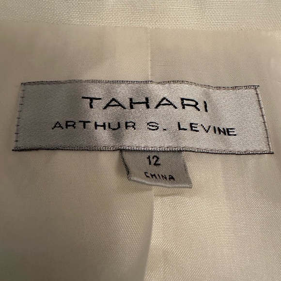 Tahari safari style short sleeve pantsuit. - Picture 9 of 10